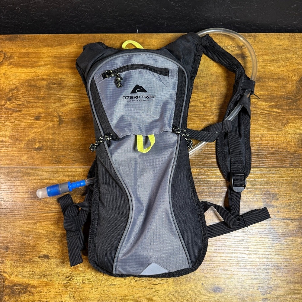 Ozark Trail 2L Hydration Pack Black Grey Ripstop Polyester Backpack Unisex‎ OS